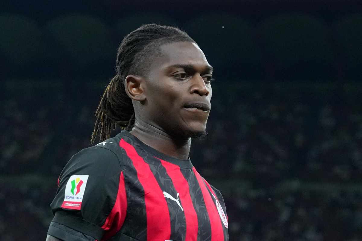 Leao in primo piano preoccupato