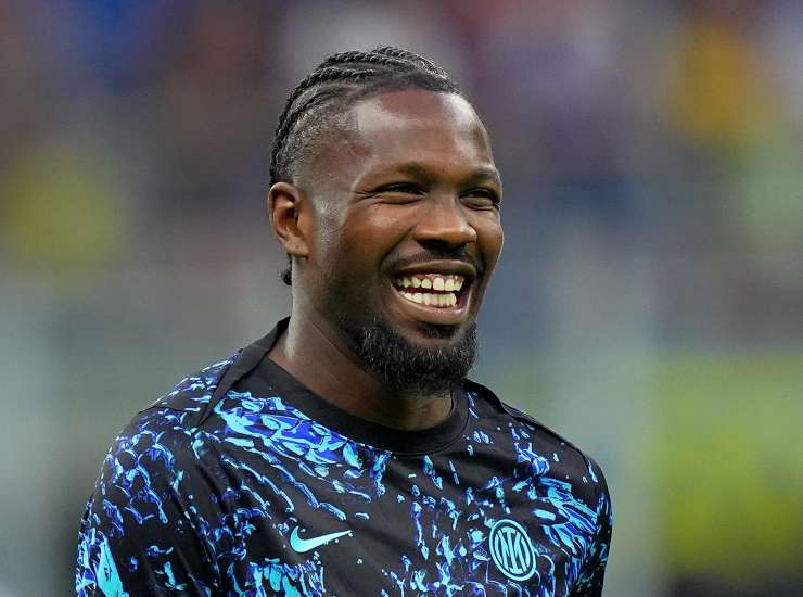 Thuram sorridente in primo piano