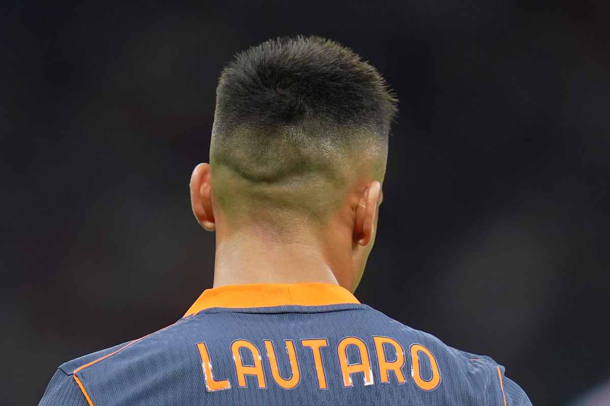 Tifoso contro Lautaro Martinez