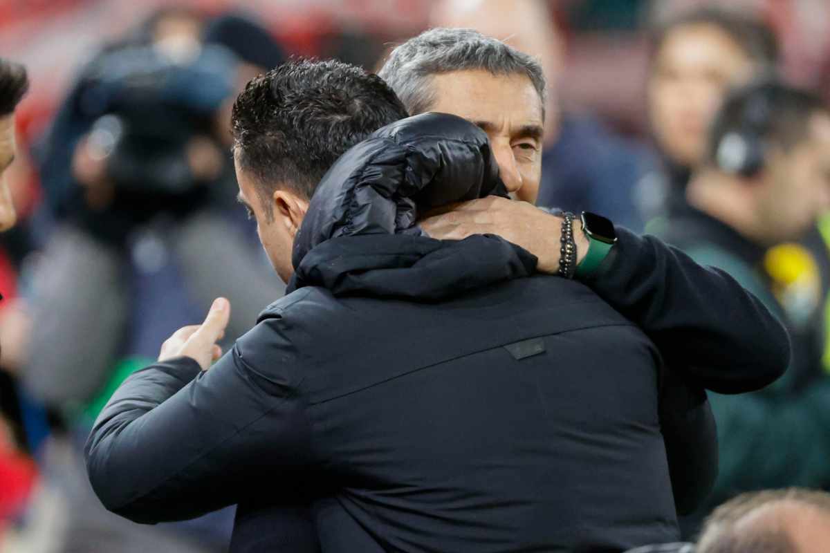 Xavi abbraccia Valverde