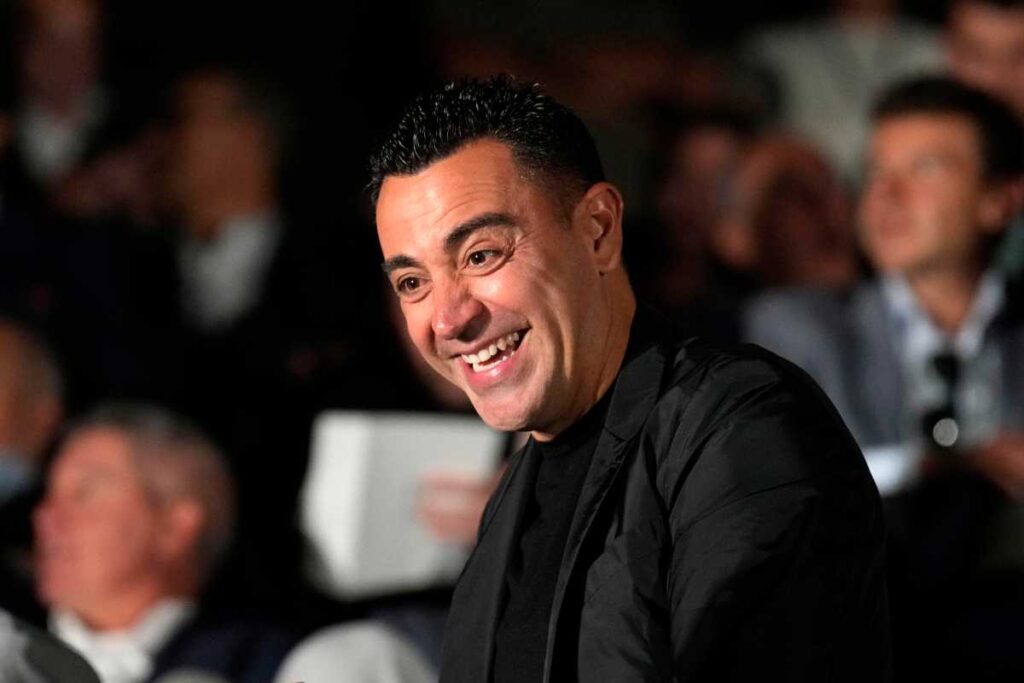 Xavi sorridente in primo piano