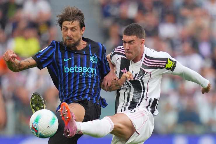 Acerbi in azione Juve