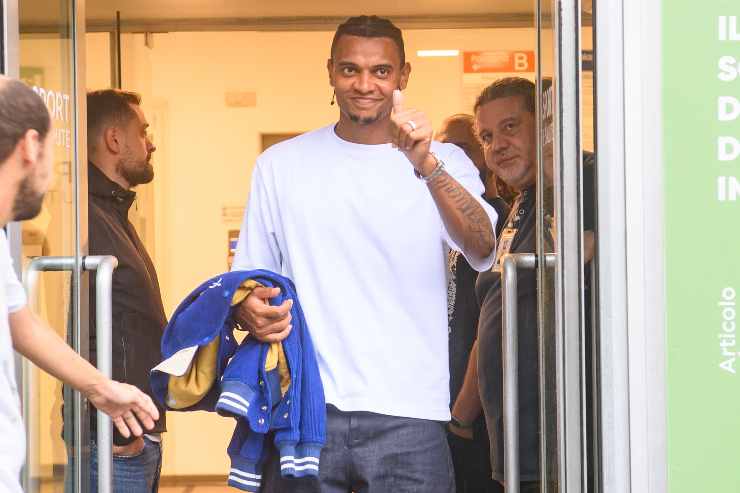 Akanji visite