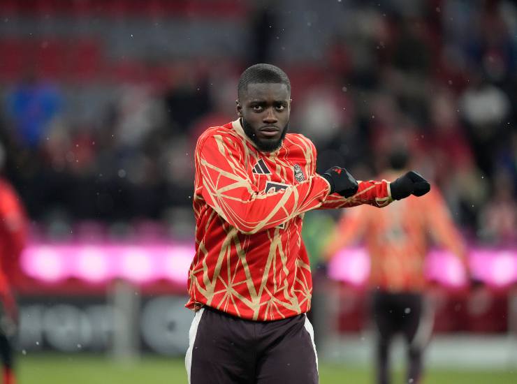 Upamecano durante un riscaldamento