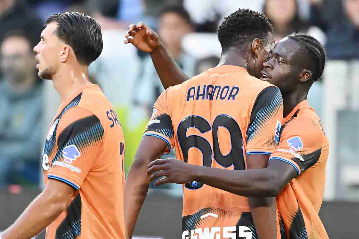 Sulemana abbraccia i compagni